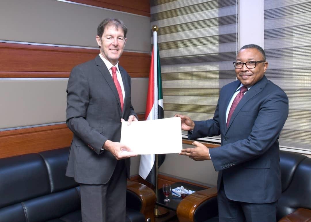أدريان نورفولك السفير الكندي في السودان