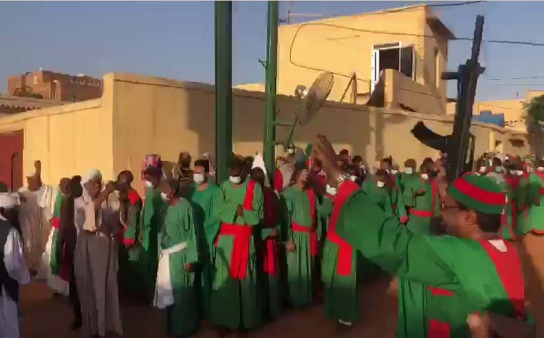 فيديو: مدفع رشاش وطبول في استقبال "شيخ الأمين" لمناوي والتوم هجو - اوبن سودان