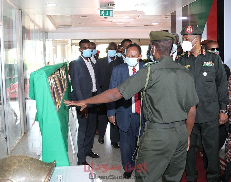 رئيس الوزراء السوداني حمدوك يزور القيادة العامة للجيش