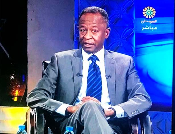 البرهان يعفي لقمان من إدارة الإذاعة والتلفزيون